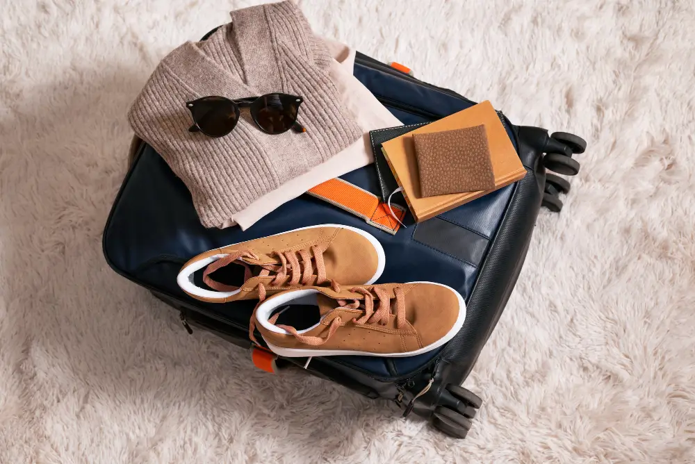 Travel Outfits: The Ultimate Guide to Combining Comfort and Style